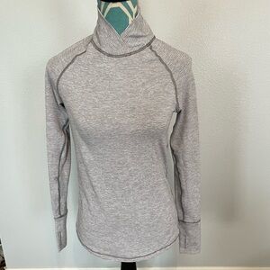 Lululemon Warm Your Core Striped Gray & White Stripe Long Sleeve Top size Small